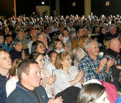 CAUDAN (56) – École Saint-Joseph – A Caudan, le spectacle de fin d’année marque aussi les dix ans de la filière bilingue - 